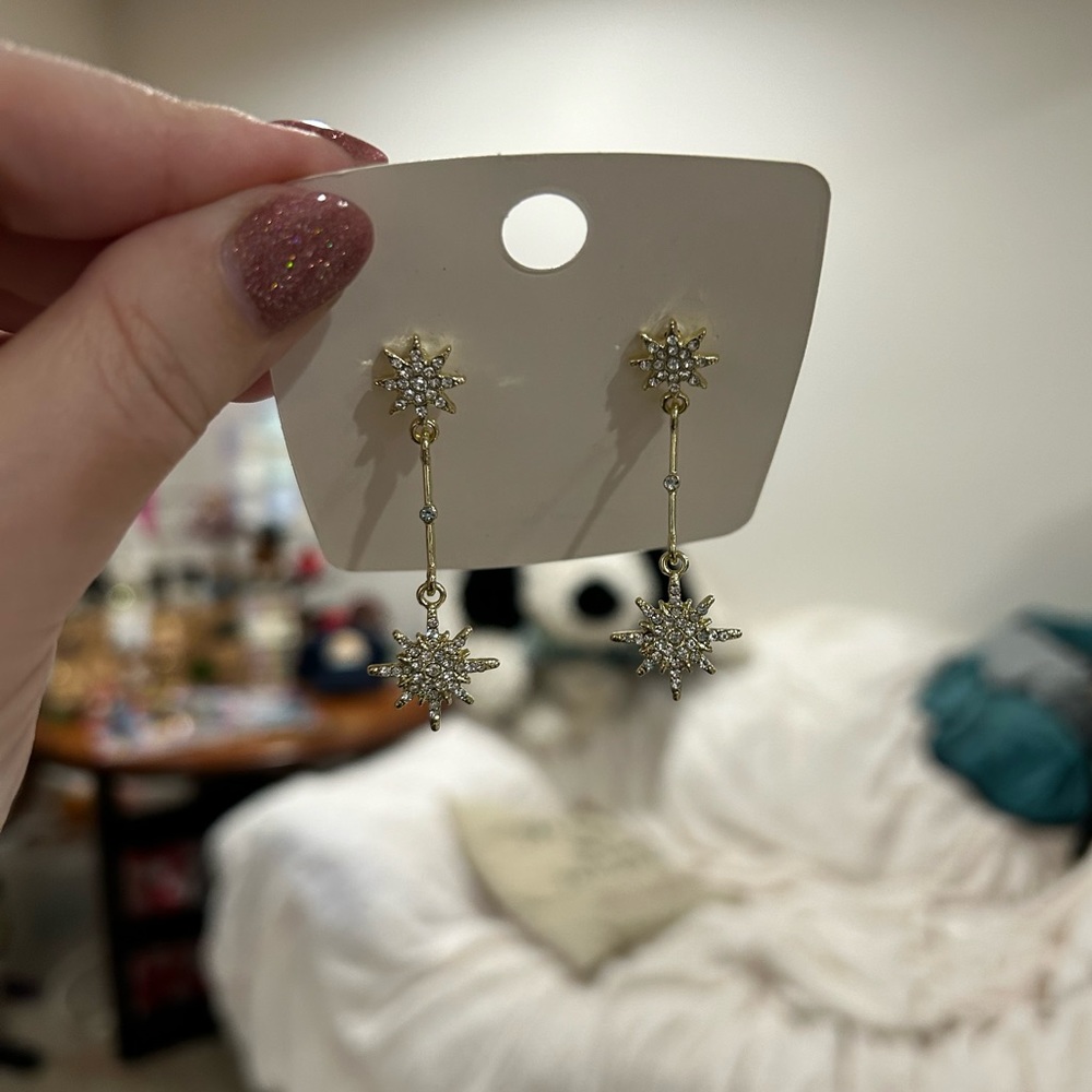 Dangling Star Earrings - Picture 5 of 7